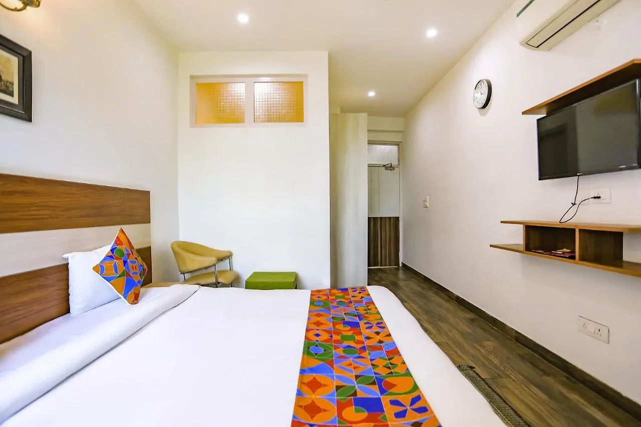 *** Hotel Fabhotel Aravali Suites Gurgaon India